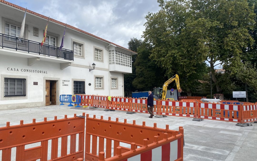 Cambre avanza na remodelación do frontal da Casa do Concello para mellorar a mobilidade peonil e a accesibilidade