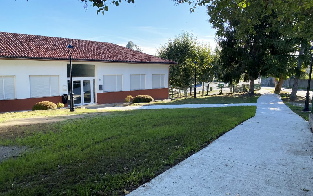 O Concello conclúe as beirarrúas entre a Escola de Música Sementeira e o local de Sigrás
