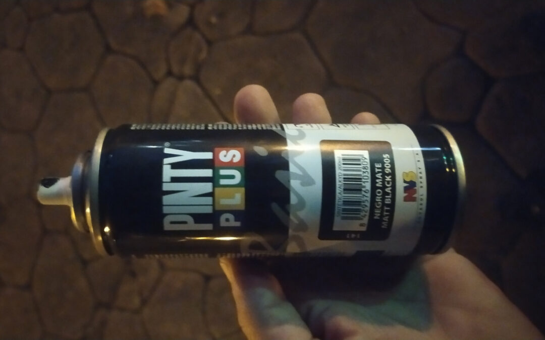 A Policía Local denuncia a tres menores por realizar varias pintadas no parque Ramón Barba e na rúa Estanque
