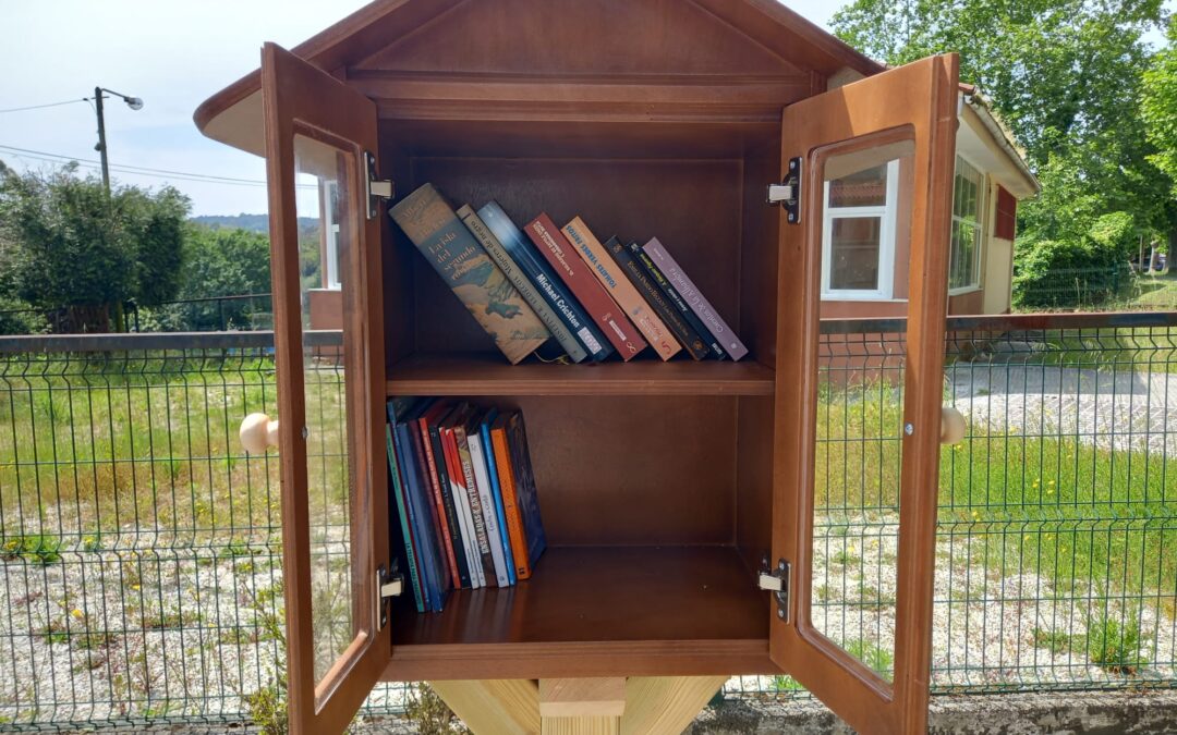 Cambre continúa levando as bibliotecas ás rúas coa instalación de 11 novas casetas de intercambio de libros
