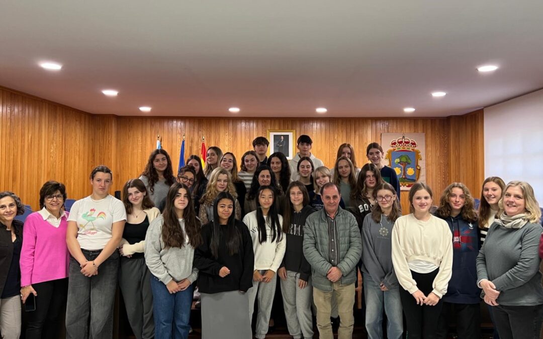 A Casa do Concello recibe a visita de trece alumnos de Oxford de intercambio lingüístico