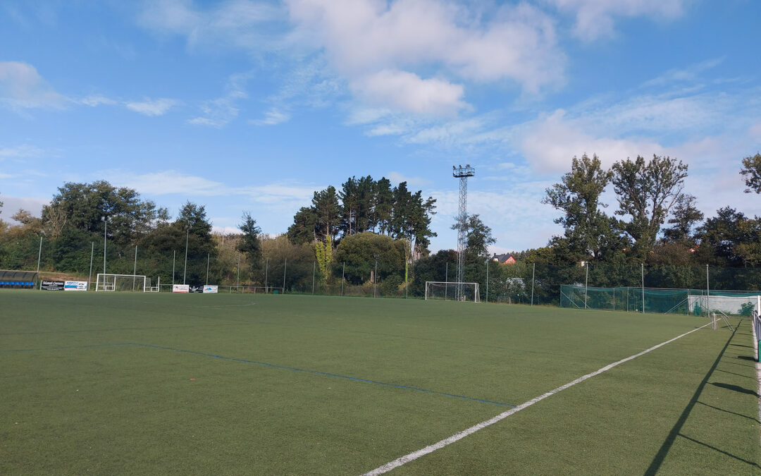 O Concello mellorará a rede do campo de fútbol Lendoiro incrementando a altura en máis de 2 metros
